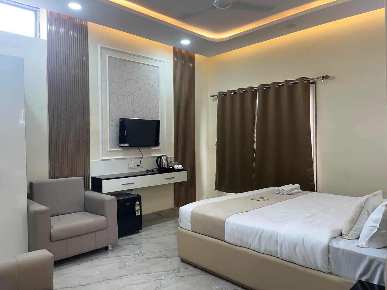 Room 8